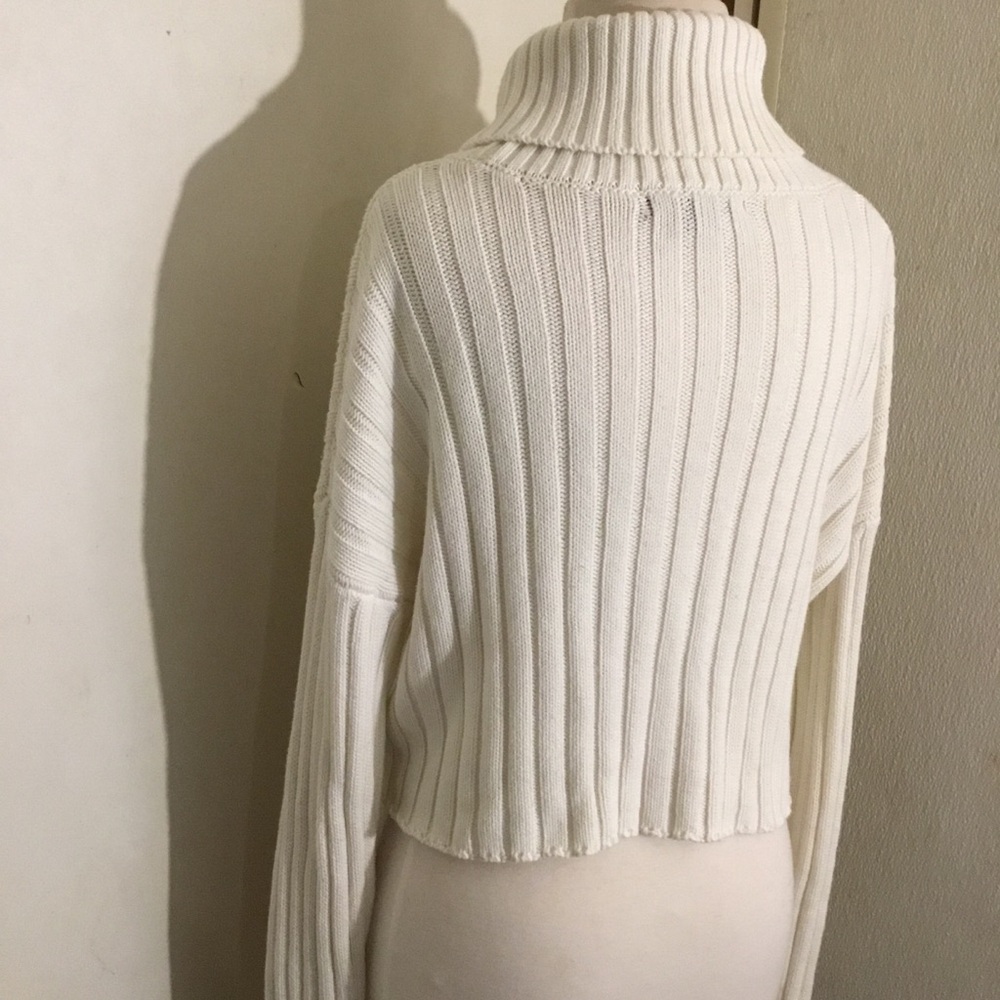 Forever 21 Cropped, oversized turtleneck sweater - Picture 3 of 7